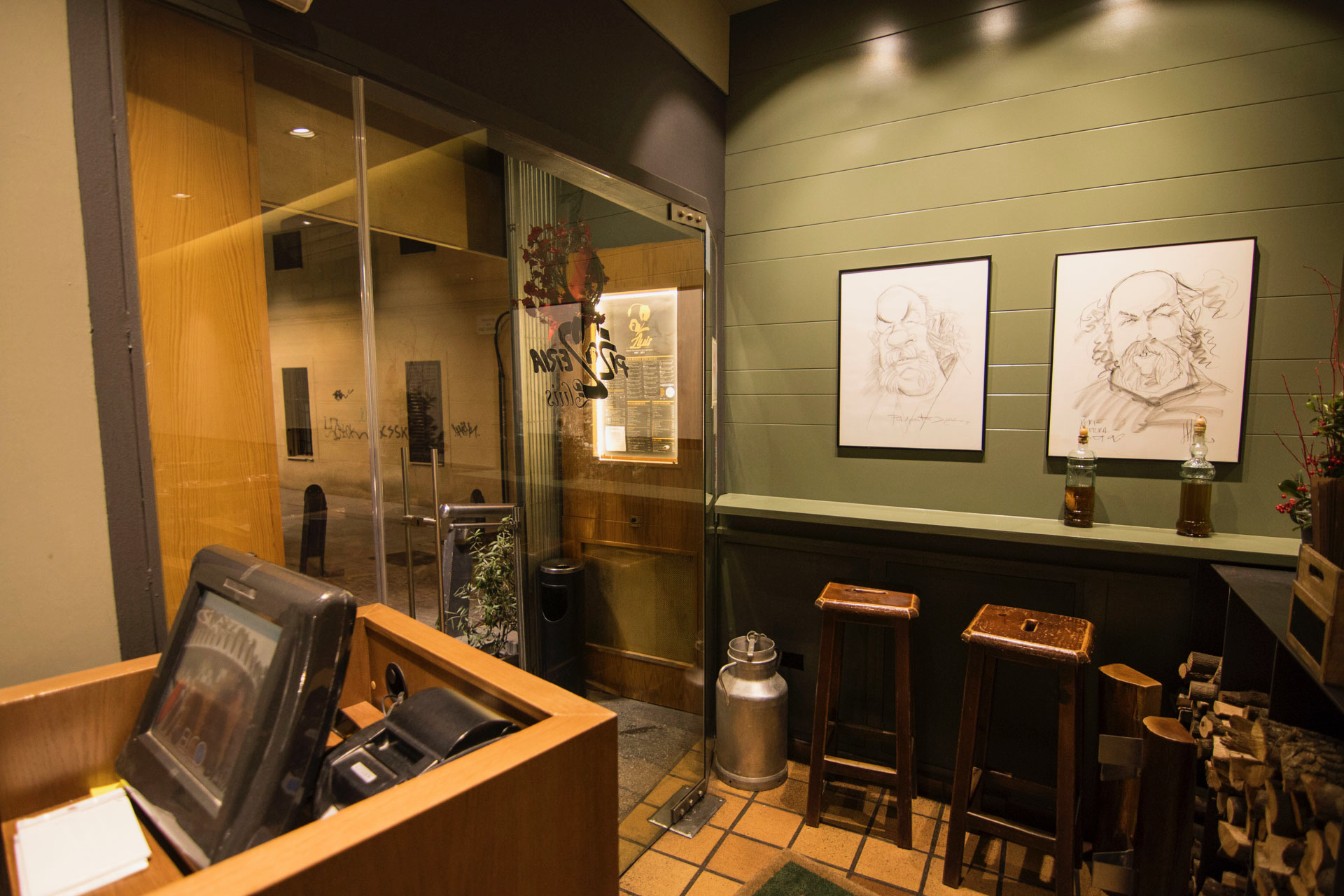 PizzeriaLluis Moble fet a mida recepcio